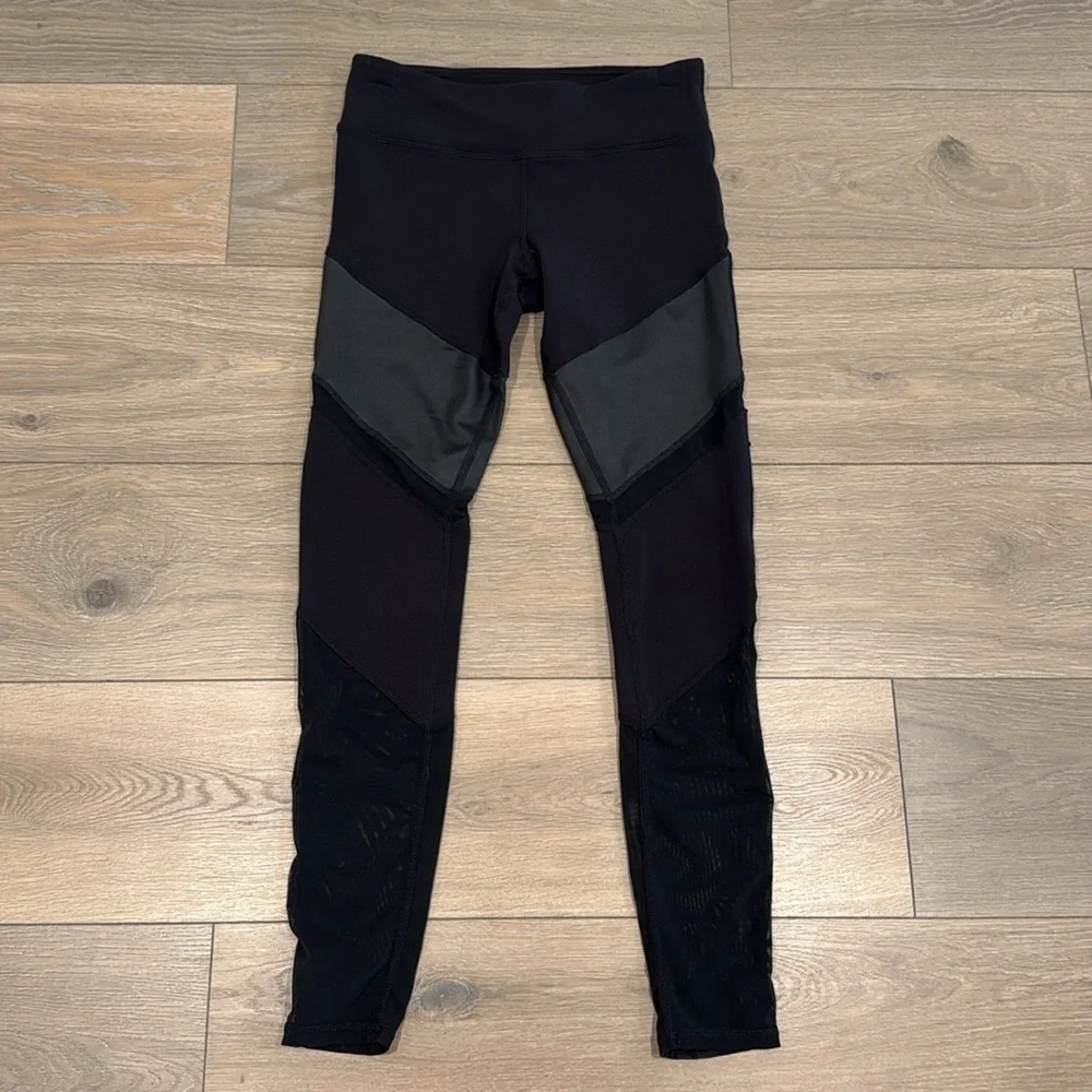ALO YOGA Black Glossy Sheila‎ Tonal Mesh Panel High-Waist Active Leggings Size S